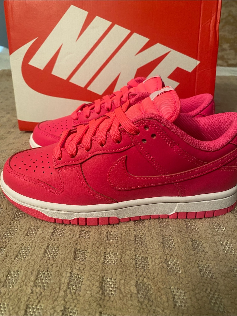 Nike Dunk Low Hot Pink / White Sneakers